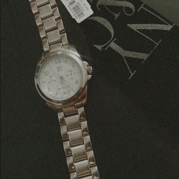 Silver NYC hand watch ! - Picture 6 of 8